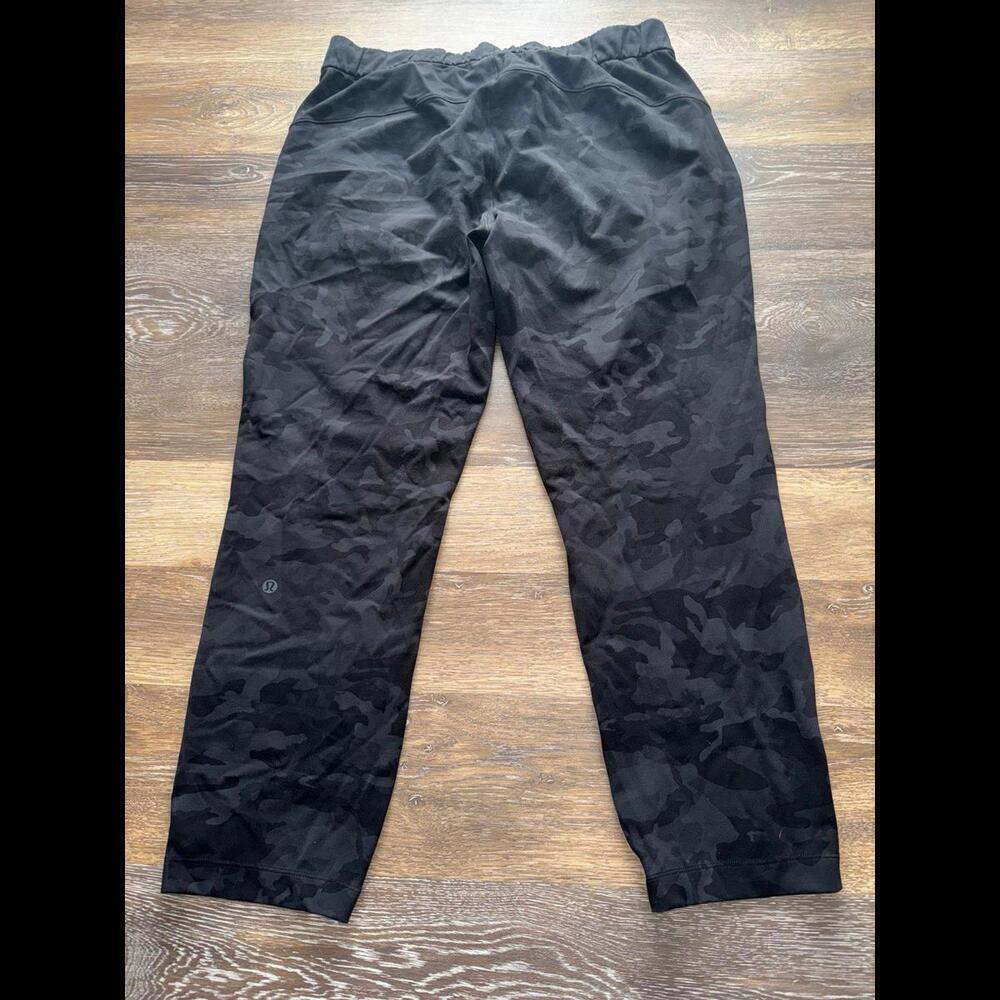 Lululemon On The Fly Pant Mid-Rise 28" Incognito Camo Multi Grey Size 10 - Picture 3 of 4